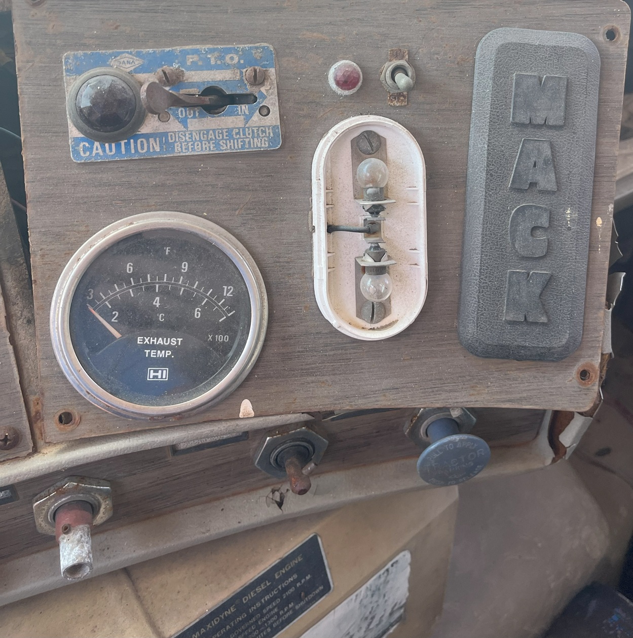 1975 MACK DM686S - Image 19